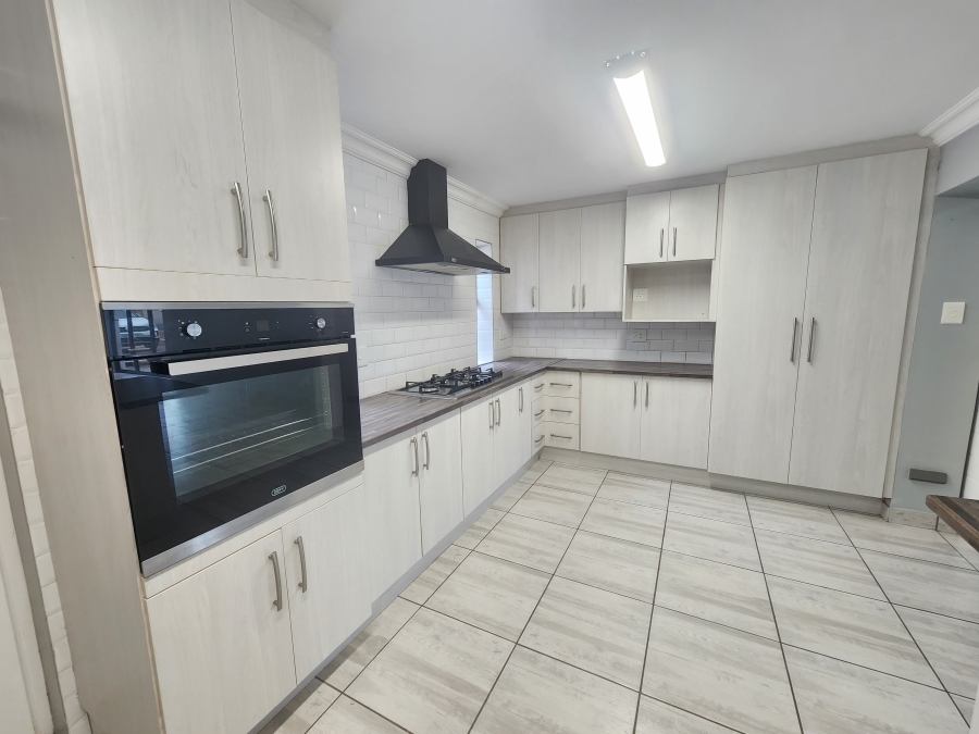 3 Bedroom Property for Sale in Hartenbos Central Western Cape